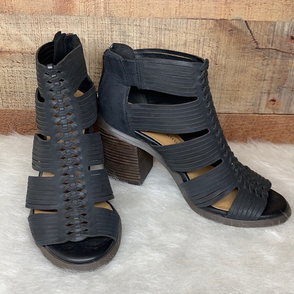 LUCKY BRAND Black Strapy Darvie Sandal Block Heel - Picture 5 of 11